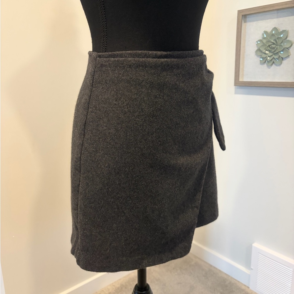 Aritzia Wilfred Dorine Grey Faux Wrap Mini Skirt Wool/Cashmere/Silk EUC - Picture 4 of 12